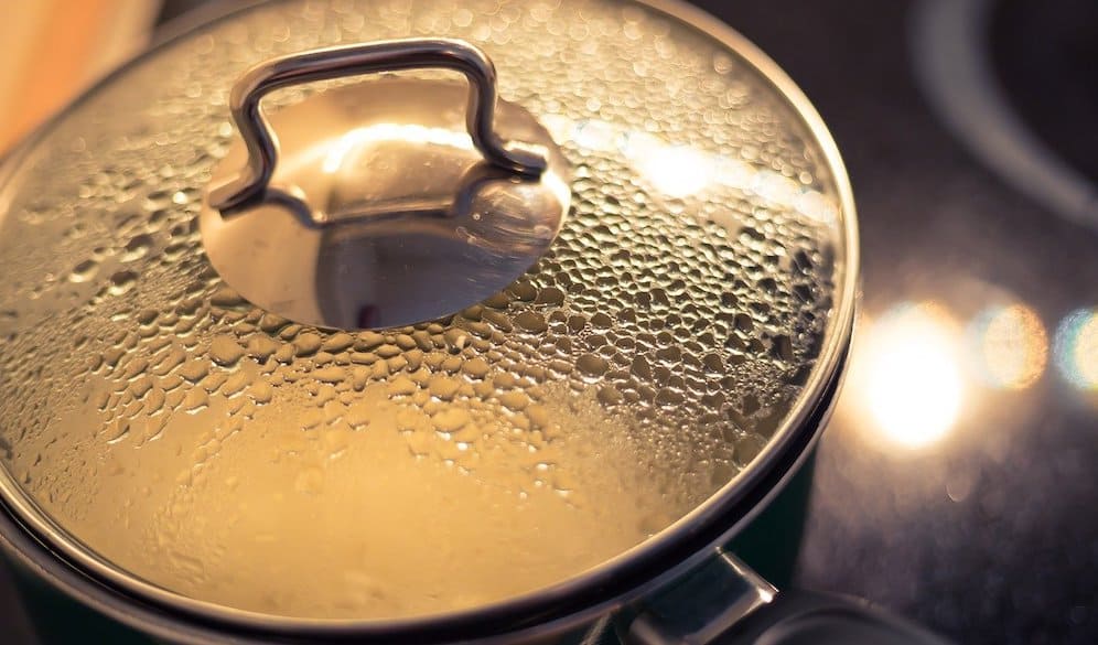 Condens van kokend water in pan