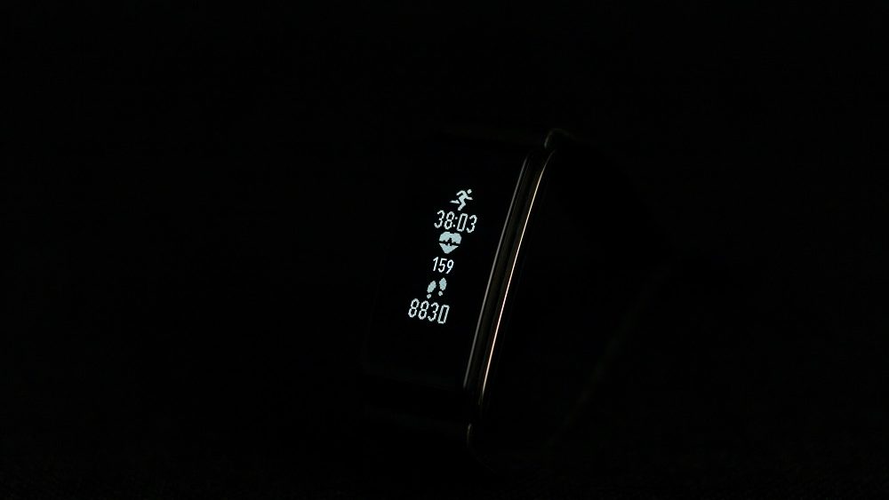 Hardloophorloge scherm met hartslag en afstand en tijdsduur erop