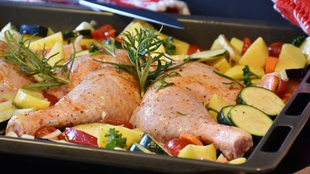gekruide kip met groentes in de oven