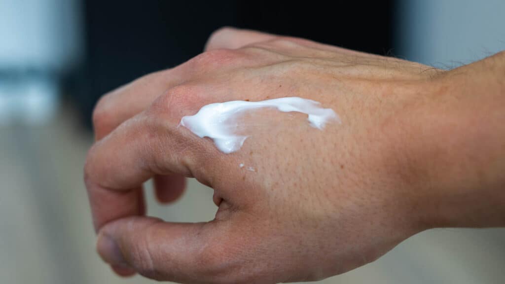 Creme op hand