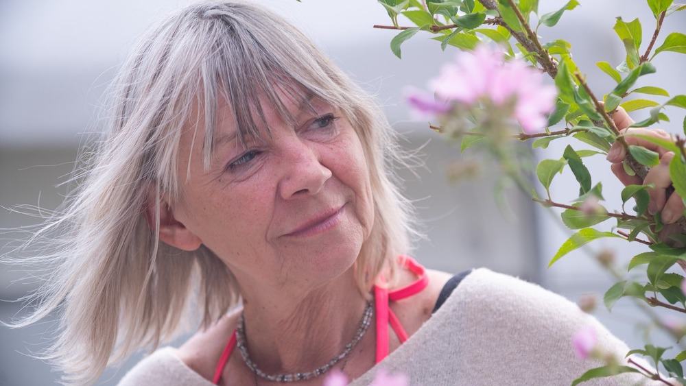 glimlachende oudere vrouw